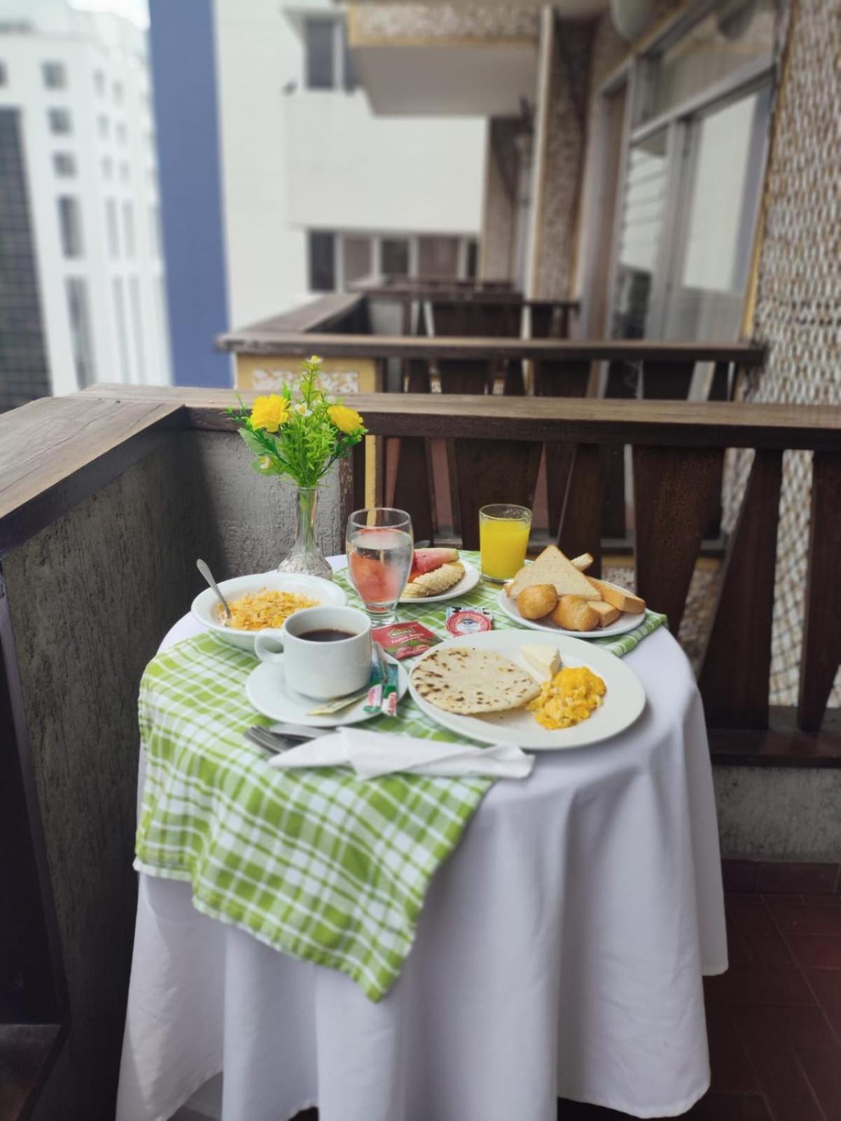 Gran Hotel Medellín Buitenkant foto